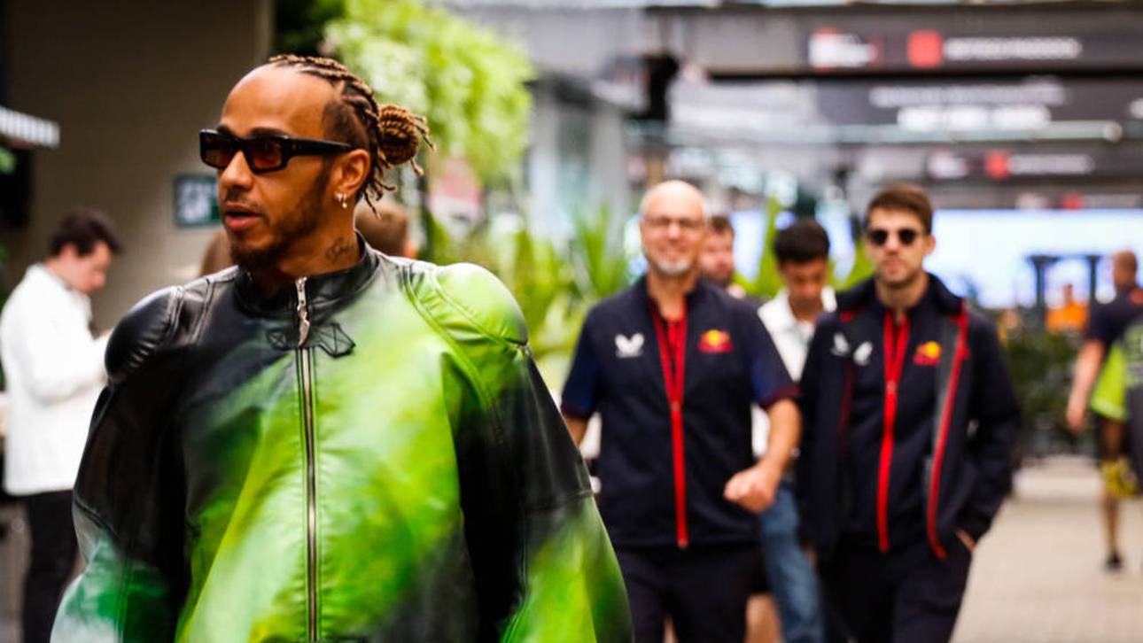 Hamilton mit spektakulärem Outfit