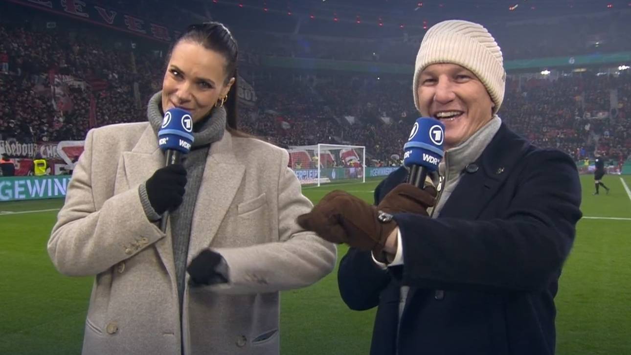 Esther Sedlaczek und Bastian Schweinsteiger hatten ihren Spaß in der Halbzeit-Pause