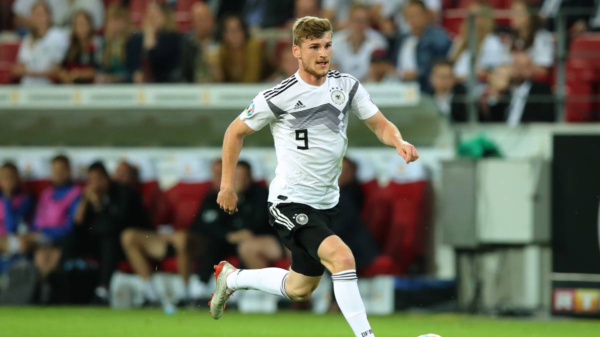 Außerdem hegt Liverpool starkes Interesse am 16-jährigen Harvey Elliott, der kürzlich bei Fulham zum jüngsten Premier-League-Spieler wurde. Auch Timo Werner (Bild) soll in Gesprächen mit dem FC Liverpool stehen, eine Verpflichtung würde aber wohl eher im nächsten Jahr realisiert werden, wenn der Leipzig-Stürmer ablösefrei wäre