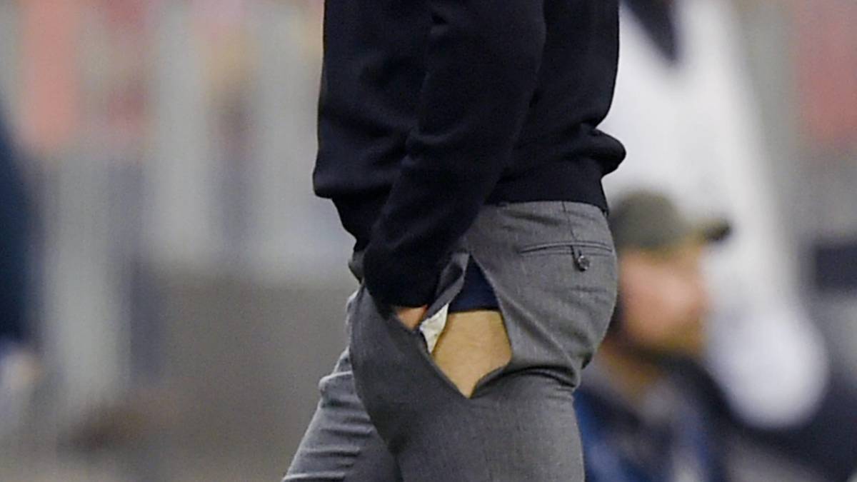 21. April 2015: Das Viertelfinal-Hinspiel haben die Bayern mit 1:3 in Porto verloren, beim Rückspiel drehen die Münchner so richtig auf und schicken Porto mit 6:1 nach Hause. Guardiola ist wie immer mit 100 Prozent an der Seitenlinie dabei. Diesmal bekommt das seine Hose zu spüren 