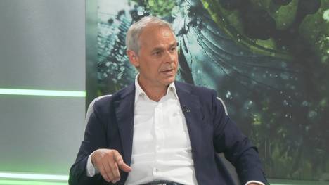 Olaf Thon hat die aktuelle Situation rund um die Transferperiode kritisiert. Er fordert eine Anpassung des Transferfensters.