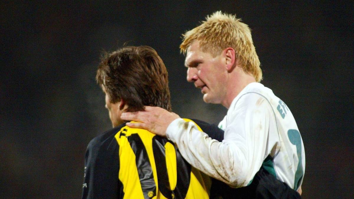 Aber zurück zum Duell Effe gegen den BVB: In seinem bislang letzten Duell gegen die Schwarz-Gelben feiert Effenberg mit Wolfsburg am 23. November 2002 einen 2:0-Erfolg. Seinen Widersacher Tomas Rosicky muss er danach trösten