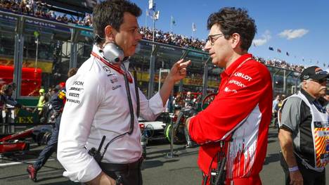 Mattia Binotto, damals noch für Ferrari tätig, im Gespräch mit Toto Wolff