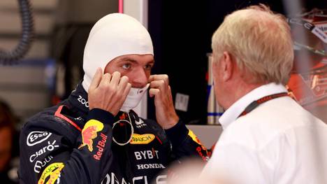 Max Verstappen (l.)  im Dialog mit Helmut Marko