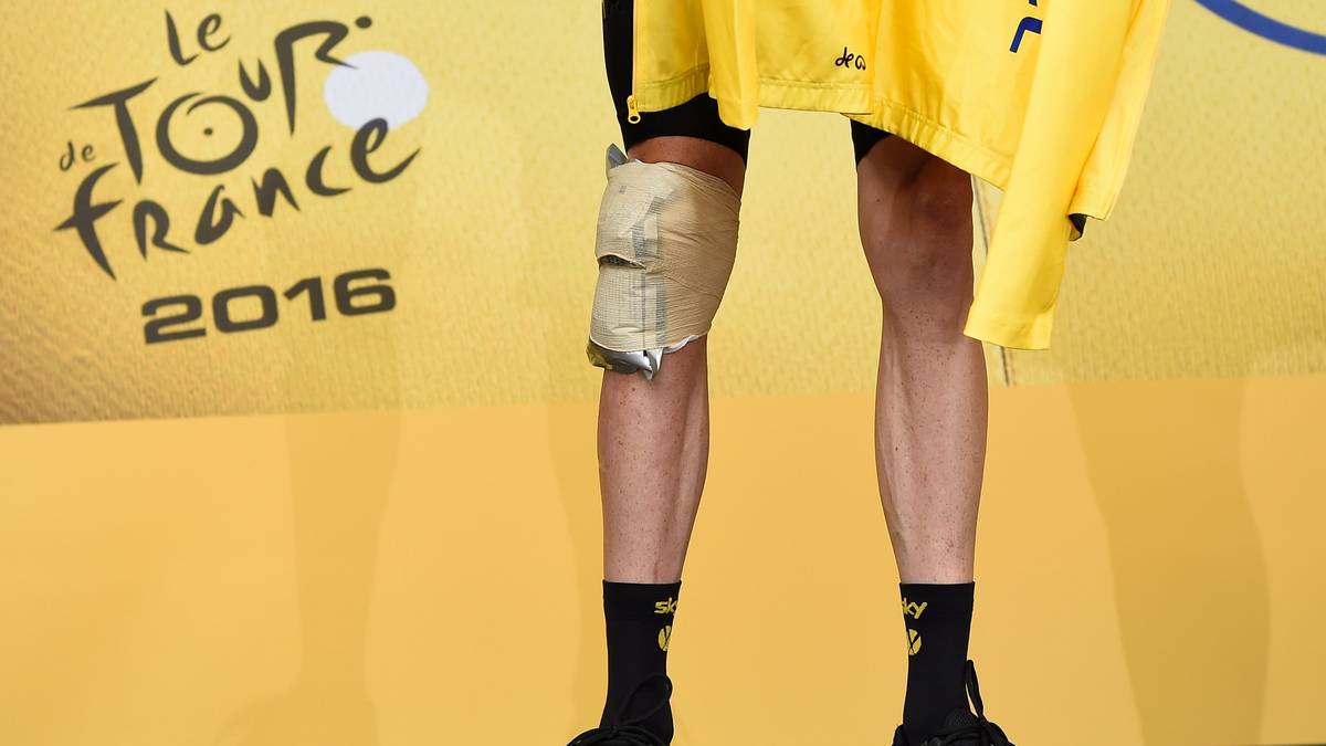 Bei der Siegerehrung sind die Auswirkungen von Froomes' Sturz zu sehen