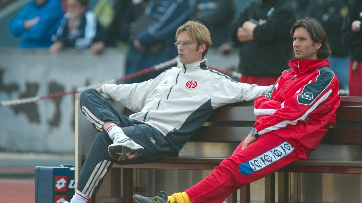 DER WERDEGANG: Klopp wurde 2001 über Nacht vom Spieler zum Zweitliga-Trainer und führte den 1. FSV Mainz 05 drei Jahre später in die Bundesliga. Dabei ging es für die 05er stets um den Klassenerhalt, der in den ersten beiden Jahren auch gelang