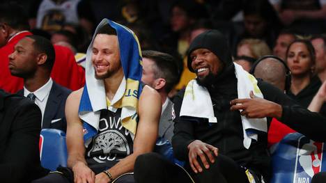 Kevin Durant (r.) und Steph Curry spielten gemeinsam für die Warriors