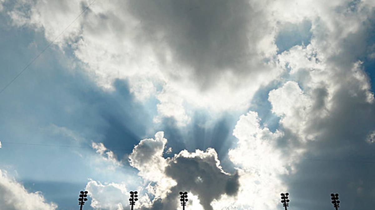 TAG 10: Sonne, Wolken, Regen. Am zehnten Tag der US Open macht hin und wieder das Wetter zu schaffen. Doch für manche ist das gar kein Problem