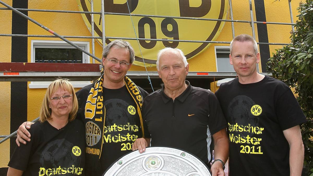 Von 1997 bis 2007 war er Fanbeauftragter bei Borussia Dortmund, bis zuletzt hatte er Führungen durch das Westfalenstadion geleitet