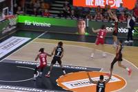 Die Würzburg Baskets holen gegen ratiopharm Ulm immer wieder einen Rückstand auf. Doch jedes Mal, wenn das Spiel zu kippen droht, trifft Justinian Jessup aus allen Lagen. So führt er Ulm zum 85:76-Sieg.