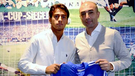 Rubio Sivodedov bei seiner Vorstellung beim FC Schalke mit Trainer Roberto Di Matteo