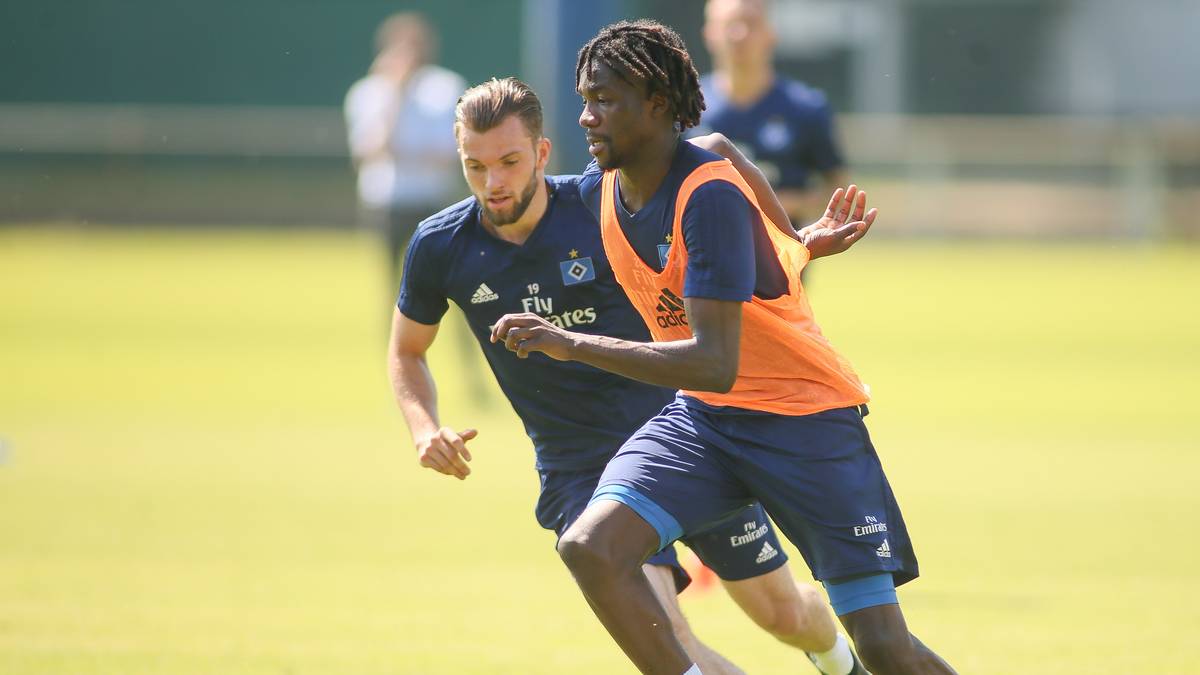 GIDEON JUNG (24) kann sowohl als Innenverteidiger als auch als defensiver Mittelfeldspieler zum Zug kommen. Die Zukunft von DAVID BATES (22) und den Hamburger Talenten STEPHAN AMBROSIUS (20) und TOBIAS KNOST (18) ist ungewiss