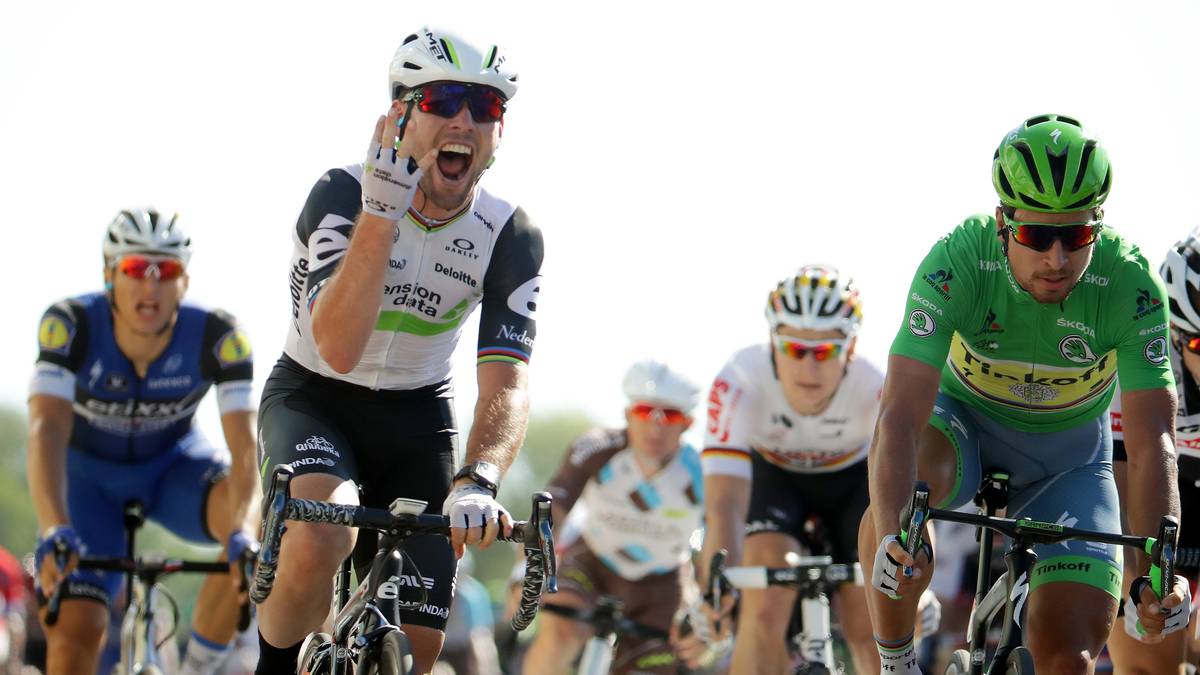 Nachdem etwa drei Kilometer vor dem Ziel das Feld die letzten Ausreißer schluckt, machen die Sprinter den Tagessieg unter sich aus. Mark Cavendish hat dabei einmal mehr die Nase vorn und feiert seinen vierten Etappensieg in diesem Jahr und seinen insgesamt 30. bei der Tour