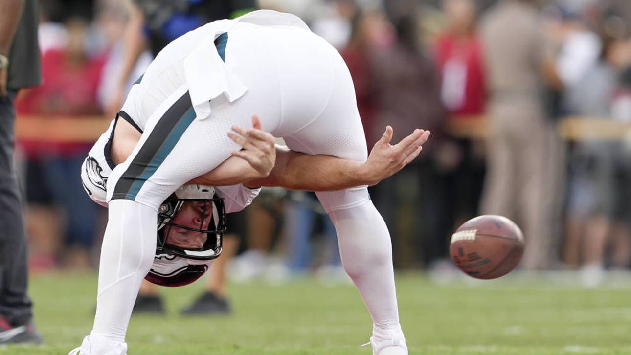 Lovato bei seiner Aufgabe als Long Snapper