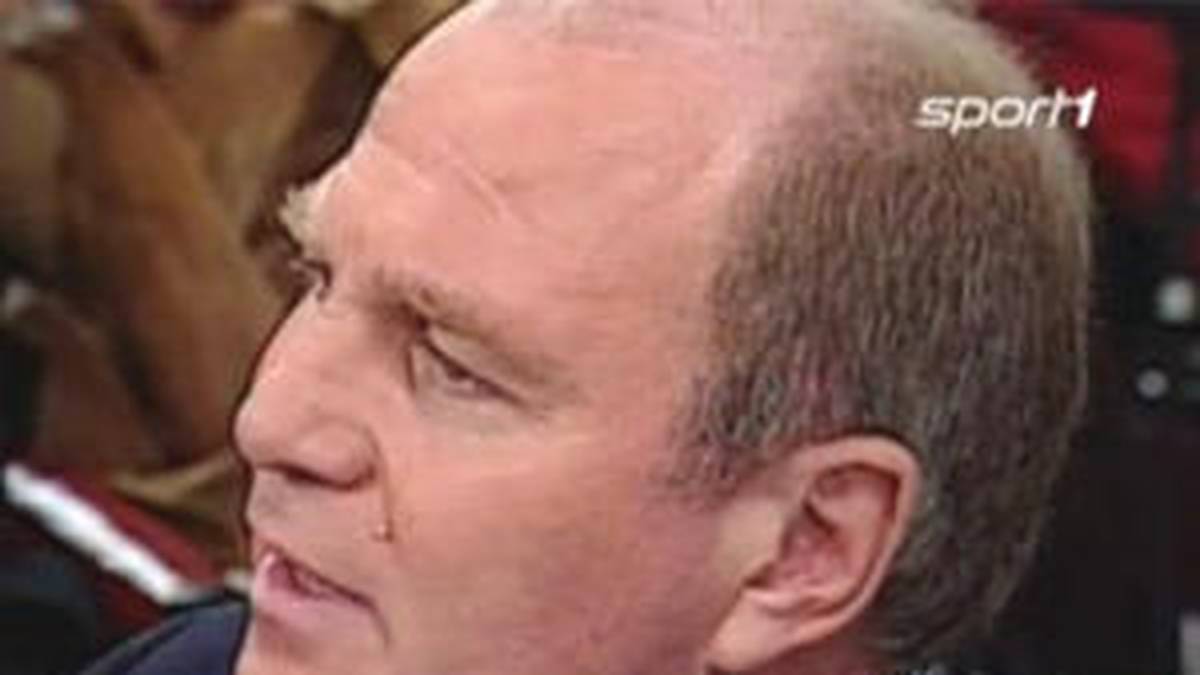 Uli Hoeneß: "Zu Frau Strunz möchte ich nur zwei Sätze sagen: Ich hoffe, dass Stefan genug Geld hat, sie ewig mitfinanzieren zu können, denn zuerst schmeißt sie sich dem verheirateten Thomas Strunz an den Hals. Als dann das Geld ein bisschen weniger wird, geht sie zum Stefan Effenberg."