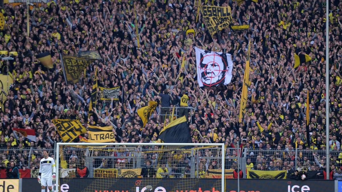 Das Fadenkreuz-Motiv gegen Hopp ist nicht neu, es tauchte immer wieder auf, zum ersten Mal im Jahr 2008, beim ersten Aufeinandertreffen beider Teams in der Bundesliga. Die BVB-Fans protestierten damit gegen die Investitionen Hopps in seinen Klub und die als "Plastik-Klub" verschrienen Hoffenheimer an sich