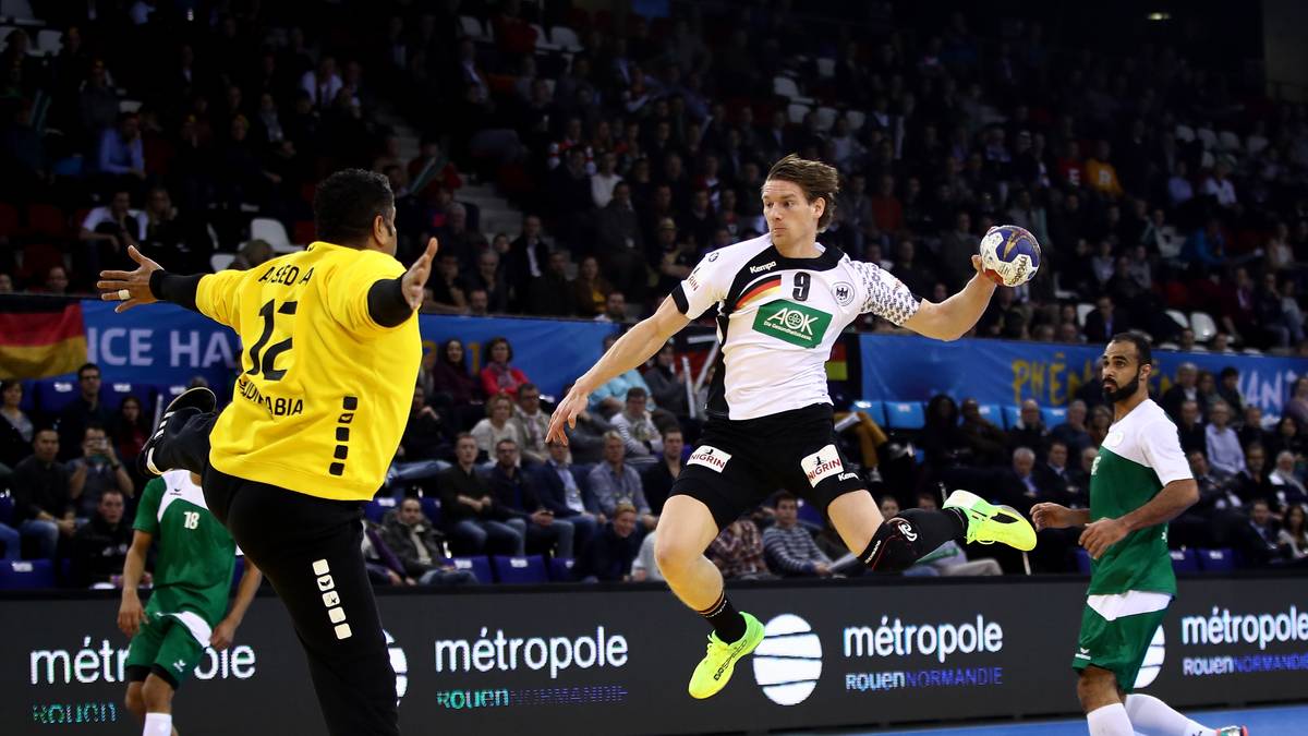 Körperlich besteht ein himmelweiter Unterschied zwischen den hoffnungslos unterlegenen Saudis und Deutschland. Dennoch, eine Blamage verhindern die mutigen Araber