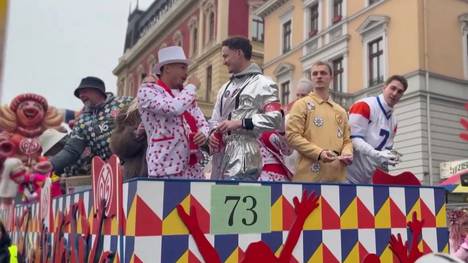 Trotz der 0:4-Niederlage gegen den BVB herrscht beim Rosenmontagsumzug in Mainz beste Stimmung.