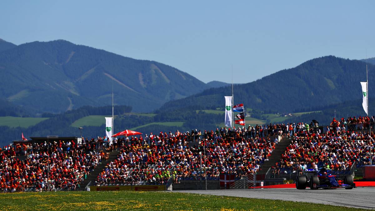 DAS RENNEN: Eine Wohltat nach den Gähn-GPs auf den letzten Stationen. Machen wir uns nichts vor – das Ganze ist den ungewohnten Rahmenbedingungen am Red Bull Ring geschuldet. Hitze wie in der Sahara und das Strecken-Layout schmecken Mercedes überhaupt nicht. In Silverstone droht ein Rückfall in die bisher gesehene Dominanz der Sterne. Aber freuen wir uns über den Augenblick! Der Österreich Grand Prix ist ohne Frage ein Highlight