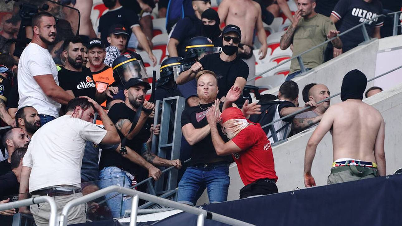 Fans verschiedener Lager prügelten sich vor Anpfiff