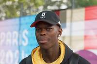 Basketball-Star Dennis Schröder ist Fahnenträger des DOSB bei den Olympischen Spielen. Für ihn als Deutscher mit Migrationshintergrund ist es eine große Ehre, das Land zu repräsentieren.