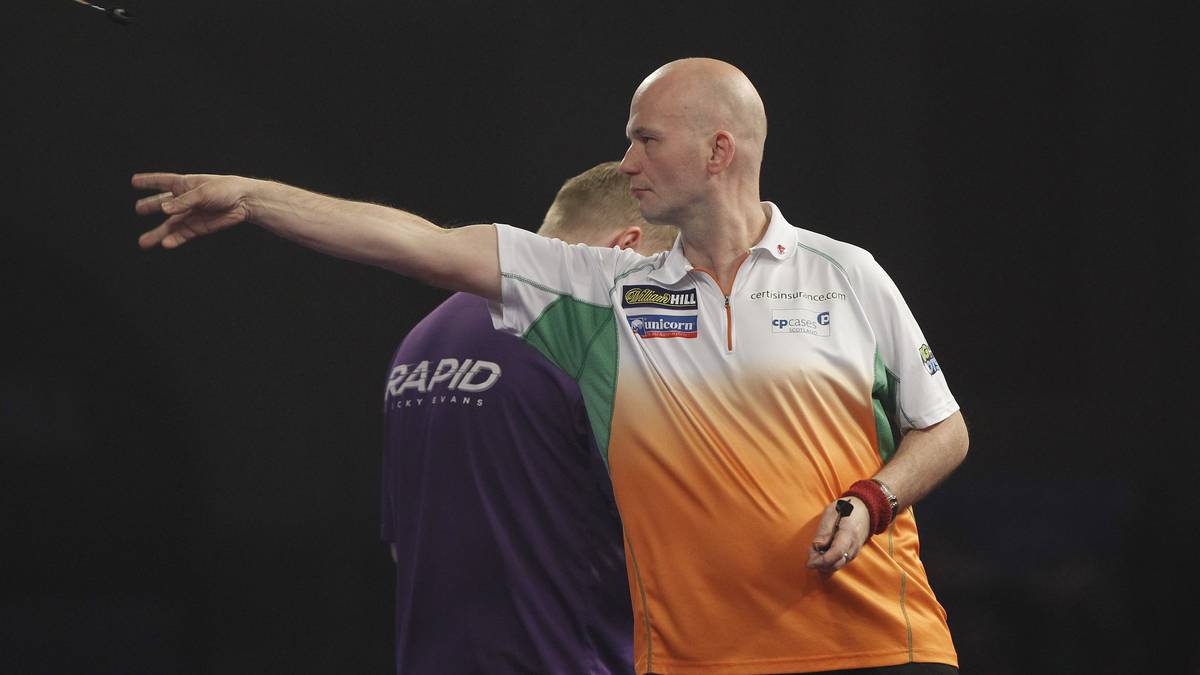 Im ersten Zweitrundenspiel hat der Engländer gegen seinen Landsmann Jamie Caven nicht den Hauch einer Chance. Jabba fegt förmlich über Rapid hinweg