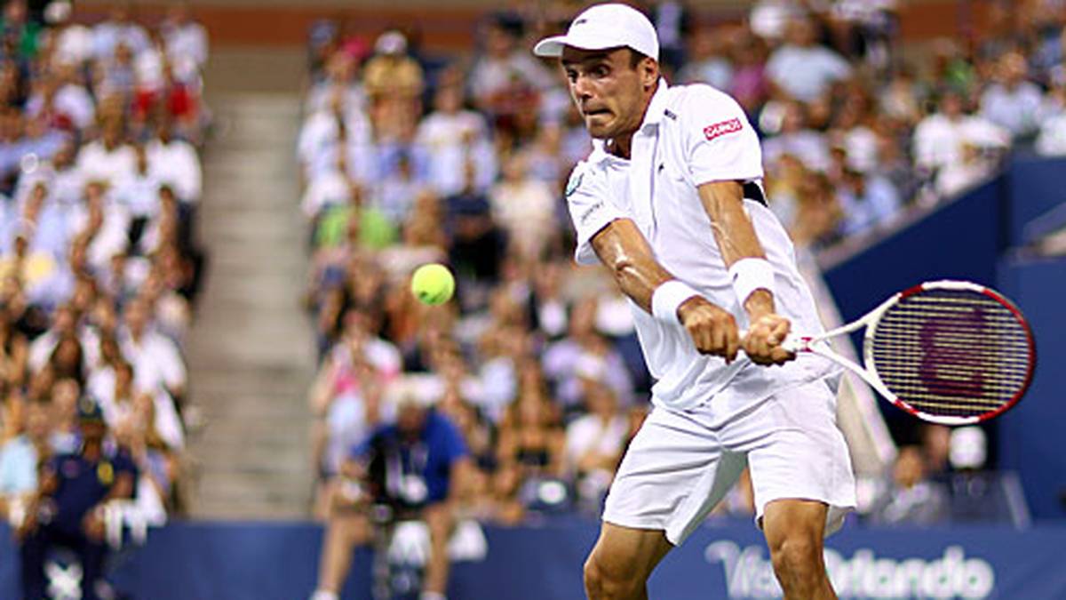 Roberto Bautista Agut ist sein Gegner. Der Spanier hat sich in den letzten Jahren stetig verbessert, eine Federer ist aber noch eine Nummer zu groß