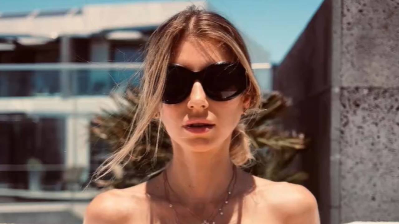 So reagieren Papa, Onkel und Oma auf Blankziehen von Cathy Hummels für Playboy