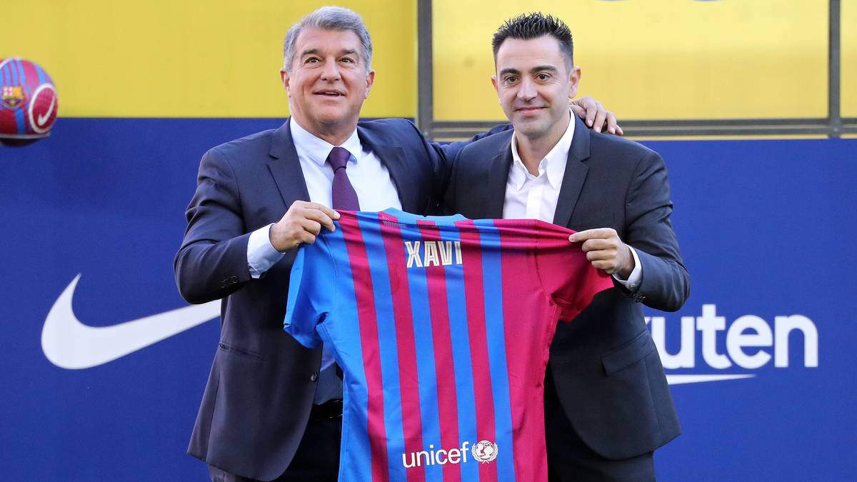 Bei der Vorstellung des neuen Trainers des FC Barcelona Xavi Hernández im Camp Nou kam es zu einem Eklat, als Barcelona-Anhänger "P*** PSG" skandierten.