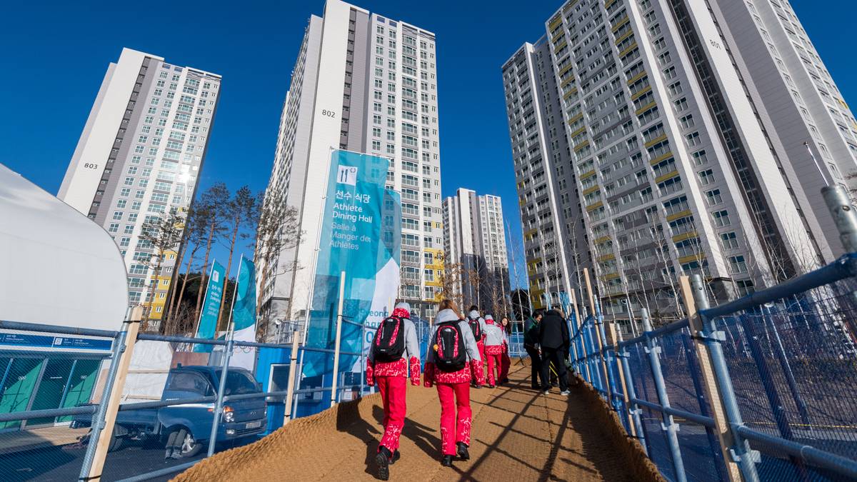 Der Austragungsort der Hallensportarten wie Eishockey, Eisschnelllauf oder Curling liegt direkt am Meer. Aus den oberen Stockwerken erwartet die Athleten also eine traumhafte Aussicht