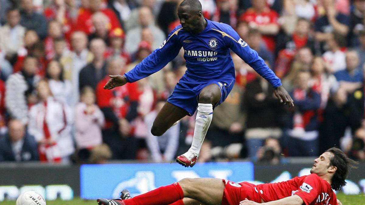 WILLIAM GALLAS: Der Franzose wollte 2006 weg von der Stamford Bridge und ein paar Kilometer weiter in den Norden zum FC Arsenal. Trainer Jose Mourinho verweigerte die Freigabe. Also erklärte Gallas kurzerhand, er werde sich mit einem absichtlichen Eigentor rächen - und durfte tatsächlich wechseln