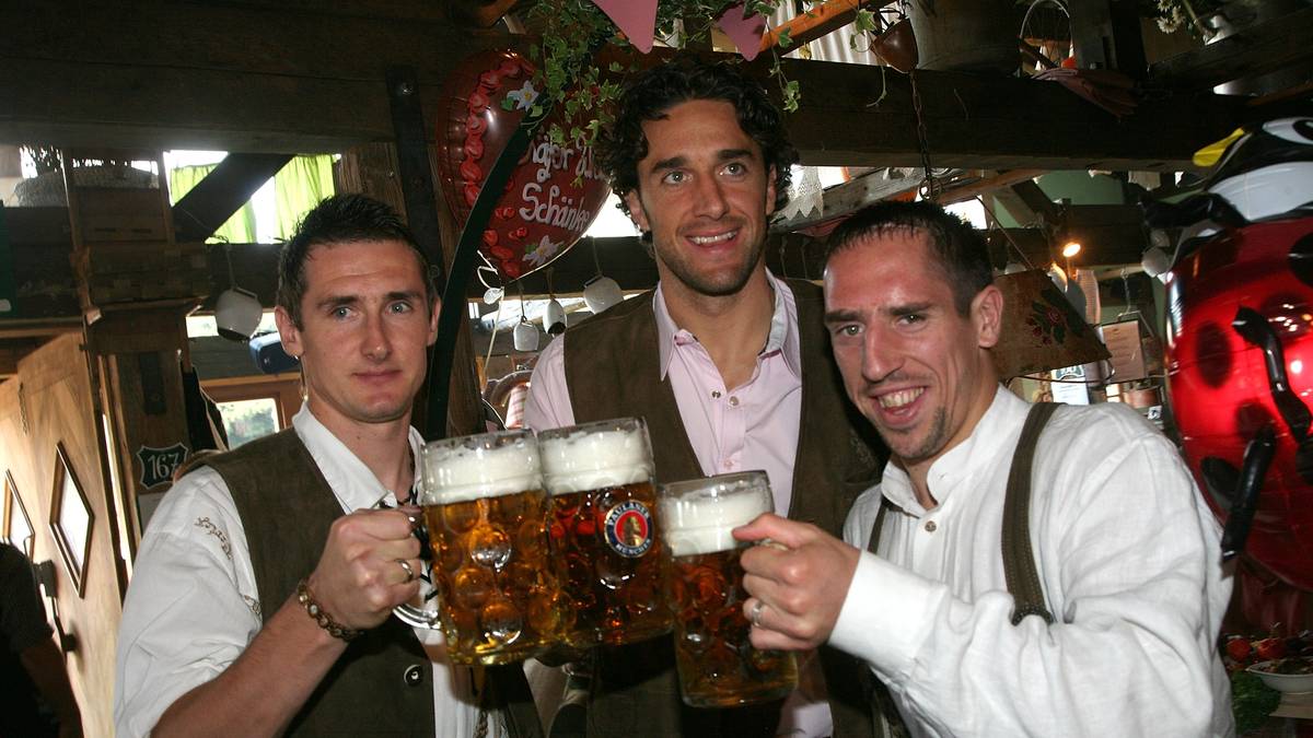 Ribéry war Teil einer großen Transfer-Offensive, die Bayern nach einer längeren Durststrecke wieder für internationale Titel rüsten sollte - auch die mit ihm verpflichteten Miroslav Klose (l.) und Luca Toni sollten dabei mithelfen