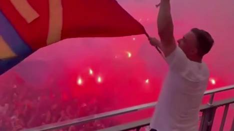Nach seiner Rückkehr im Sommer letzten Jahres hat Ex-Bayern-Star Xherdan Shaqiri mit dem FC Basel den Meistertitel in der schweizer Super League gewinnen können. Von den Fans wird er wie ein Held gefeiert.