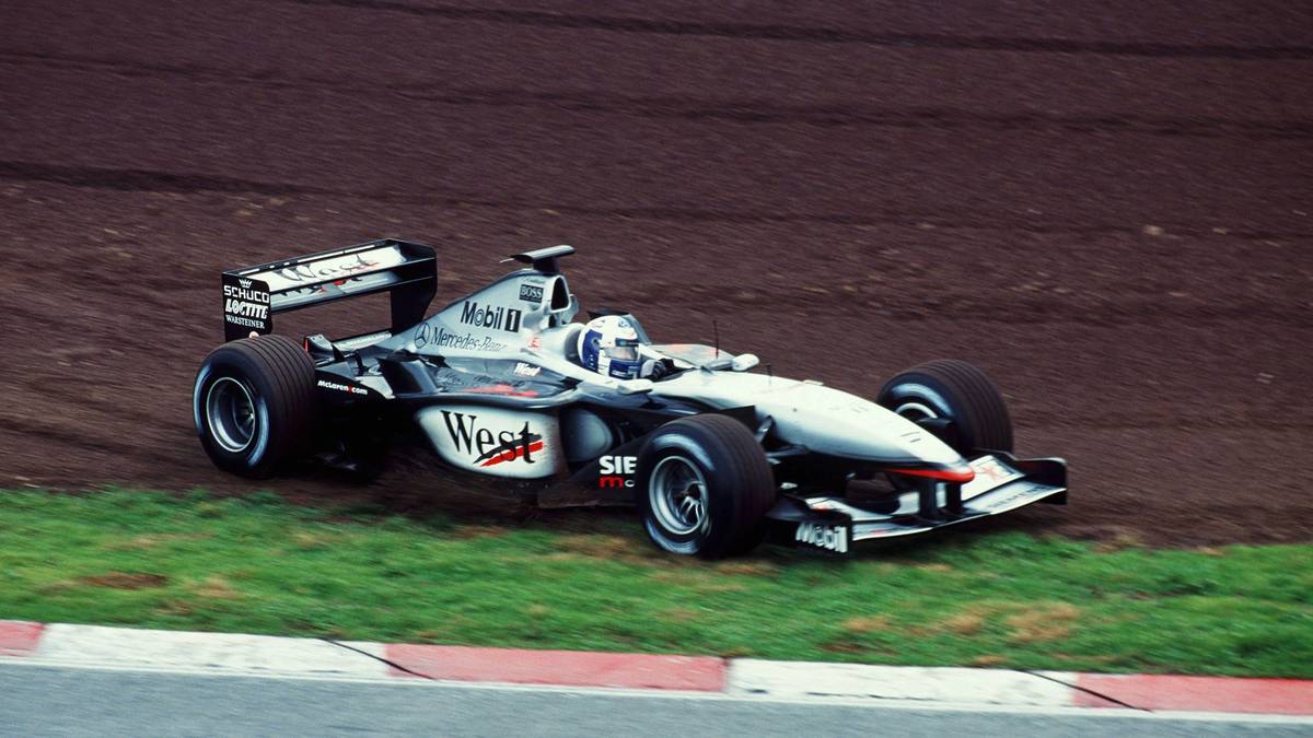 2002: McLaren-Mercedes ist plötzlich nur noch die dritte Kraft in der Formel 1. Auch Williams BMW liegt in der Konstrukteurswertung vor dem zuletzt erfolgsverwöhnten Team. Coulthard rettet die Ehre mit dem Sieg in Monte Carlo. Der Nachfolger von Häkkinen, dessen Landsmann Kimi Räikkönen, erlebt mit zehn Ausfällen eine Saison zum Vergessen