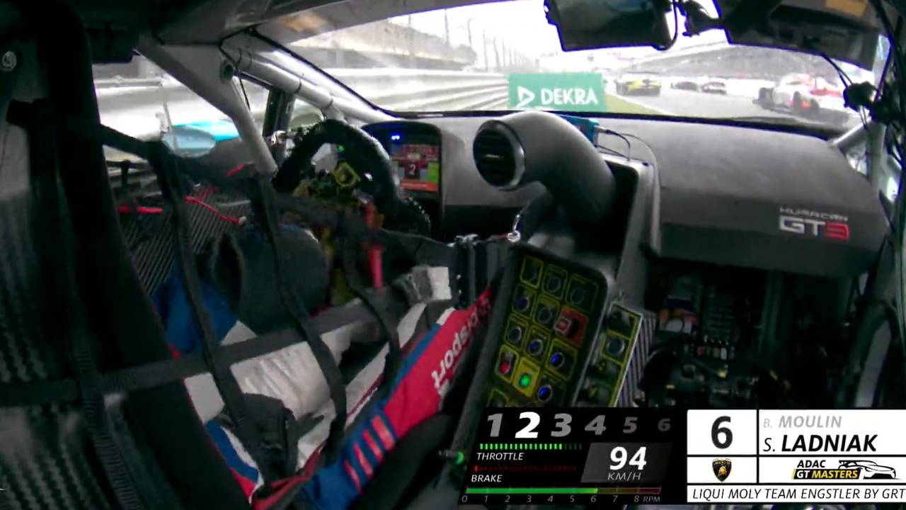 Crash gleich zu Beginn des ADAC GT Masters
