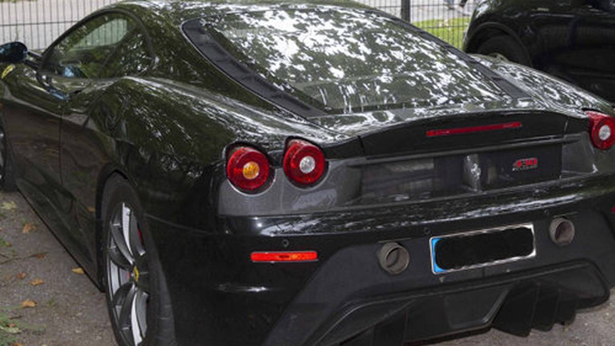 Pechschwarz statt mintgrün: Der Ferrari des ehemaligen Hannoverraners Jan Schlaudraff