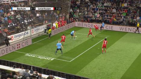 Beim Traditionsturnier in Oldenburg überzeugt die Mannschaft des VfL Bochum und trifft sehenswert im Halbfinale gegen Leverkusen.  