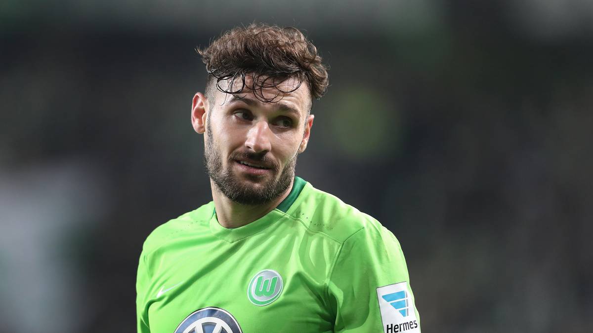 DANIEL CALIGIURI (VfL Wolfsburg): Der Deutsch-Italiener ist mit 28 Jahren eigentlich im besten Fußballer-Alter. Dass die Wölfe ihn ablösefrei ziehen lassen, gilt daher als unwahrscheinlich. "Ich kann mir gut vorstellen, zu bleiben. Die Gespräche über eine Verlängerung werden demnächst geführt", sagte Caligiuri vor kurzem in der "WAZ"