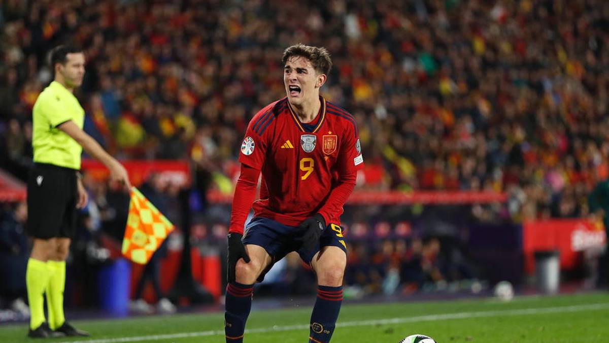 Und noch ein Spieler des FC Barcelona fällt aus!  Bereits Ende 2023 zog sich der junge Spanier eine schwere Kreuzband- und Meniskusverletzung zu, absolvierte seitdem kein einziges Spiel mehr für die Culers und muss so auch auf seine erste EM-Teilnahme verzichten. 