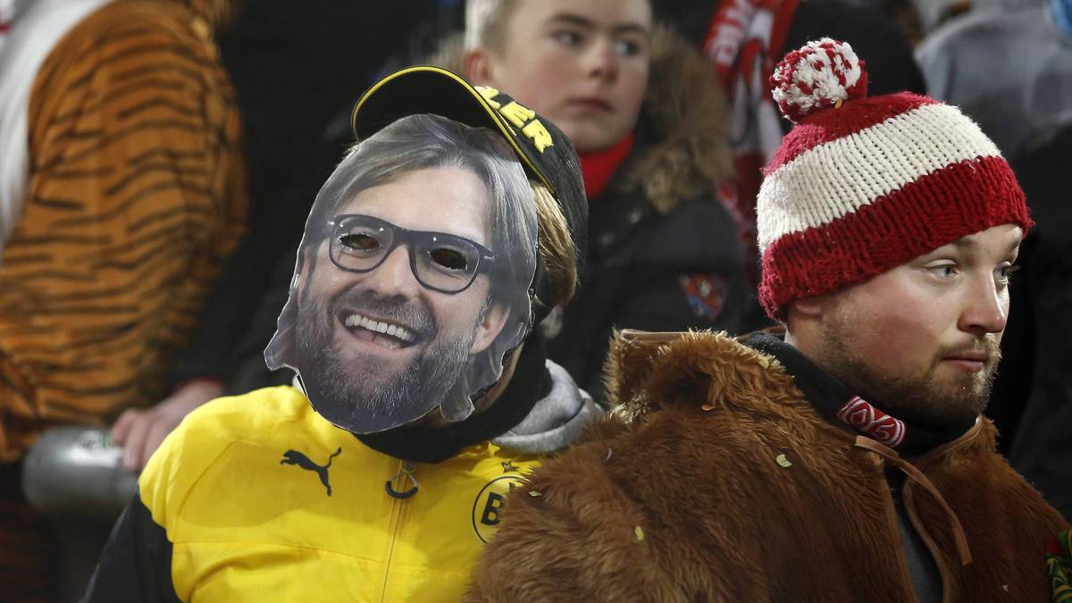 Auch dem falschen Jürgen Klopp auf der Tribüne steht ein tolles Karnevals-Wochenende bevor. Dem Kollegen aus Mainz ist das Lachen zumindest vorrübergehend vergangen