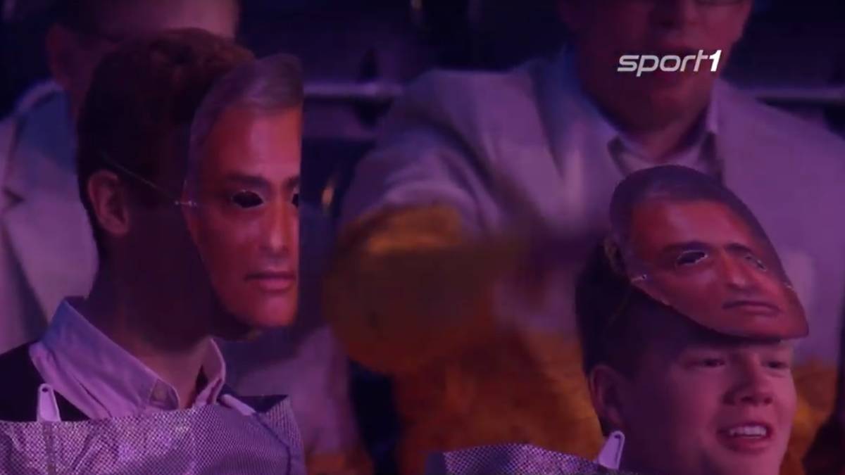 Nach seiner Entlassung bei Manchester United hat auch Star-Trainer Jose Mourinho Zeit, sich ein paar Matches im Ally Pally anzusehen