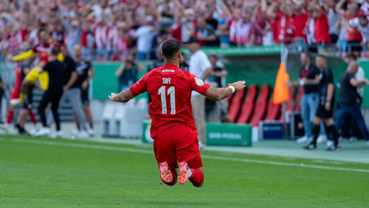 Xavi und Openda mit kuriosem Torjubel