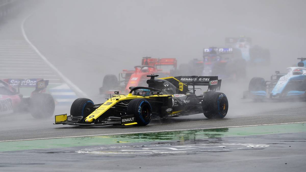 RENAULT – Das französische Werksteam blamiert sich bis auf die Knochen. Mau im Qualifying mit den Plätzen 9 und 13. Im Rennen das vorzeitige Aus für Ricciardo, weil der Auspuff nicht hält