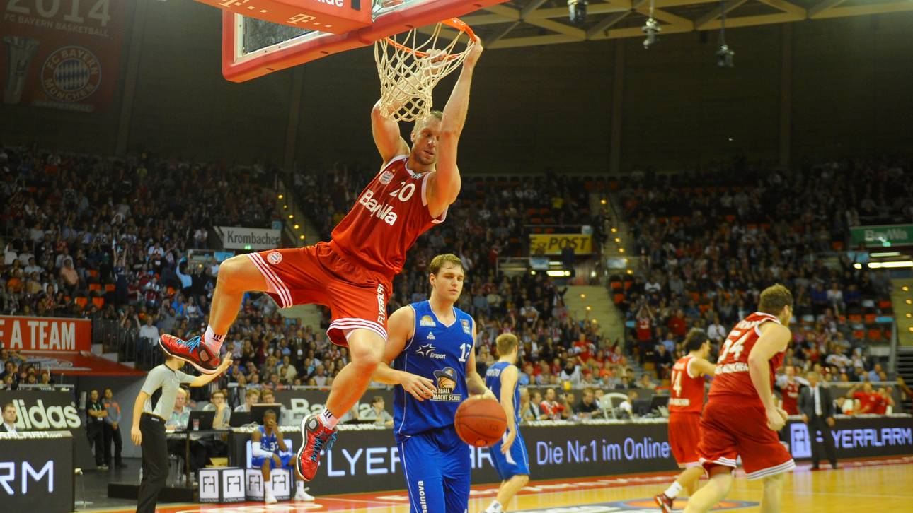 FC Bayern zieht ins Halbfinale ein