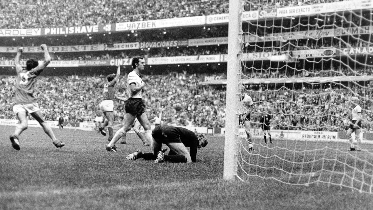 Gianni Riveras entscheidenden Treffer zum 4:3 in der 111. Minute konnte aber auch Beckenbauer nicht verhindern. Trotzdem: Die Bilder von Beckenbauer in Armschlinge gingen um die Welt und trugen viel zur Lichtgestaltwerdung des Liberos bei