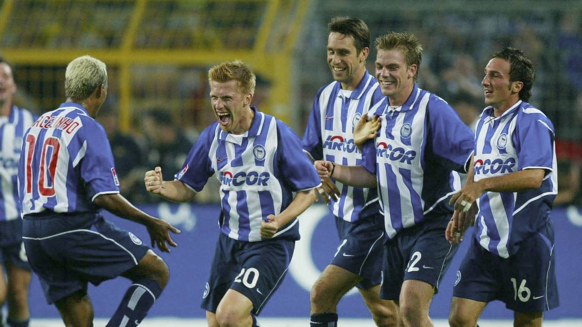 Beide Teams legen in einem rassigen Spiel los wie die Feuerwehr. Nach vier gespielten Minuten steht es bereits 1:1.  Als bereits alles auf einen Auftakt nach Maß für den BVB hindeutet, gelingt der Hertha doch noch der späte Ausgleich zum 2:2 