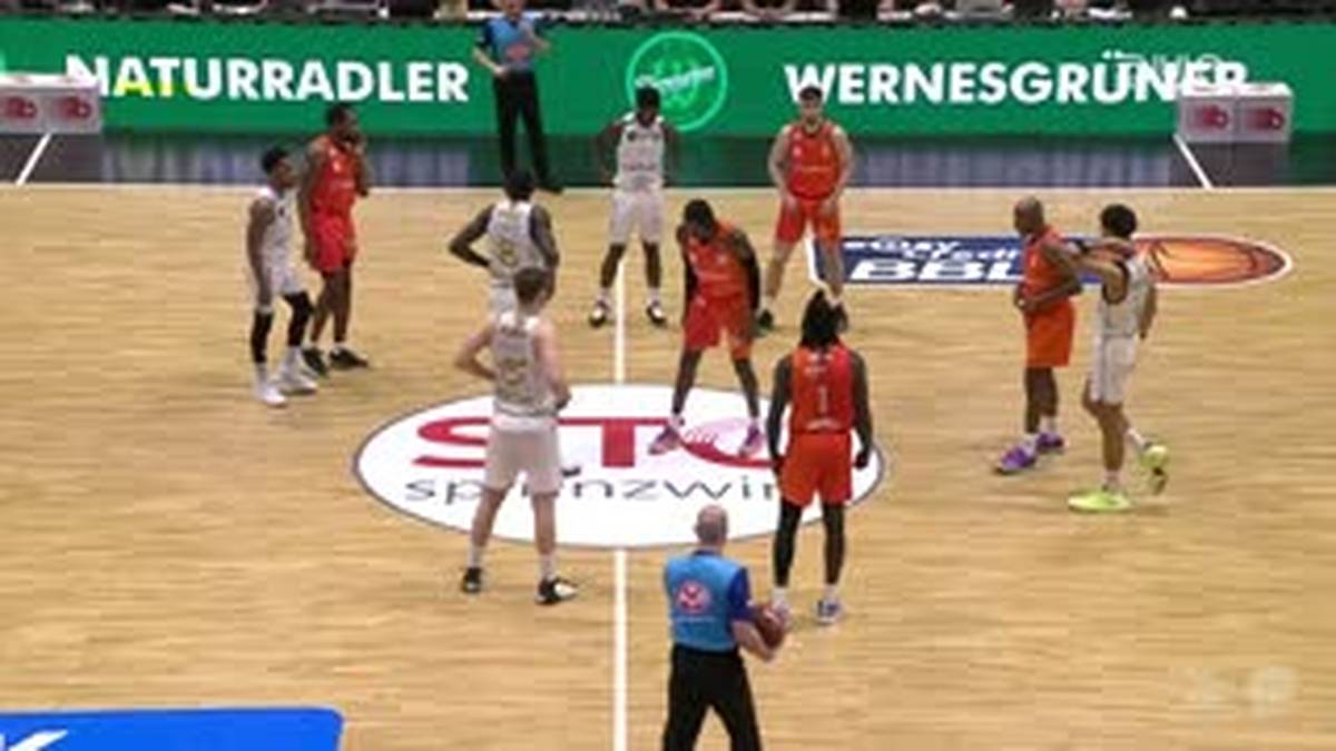 Spiel Highlights zu NINERS Chemnitz - Basketball Löwen Braunschweig (1)