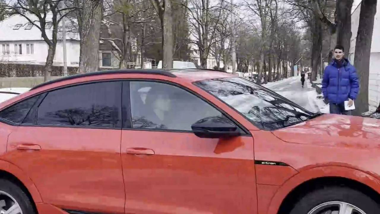 Hier kommt Bayerns neuer Torhüter Yann Sommer an der Säbener Straße an