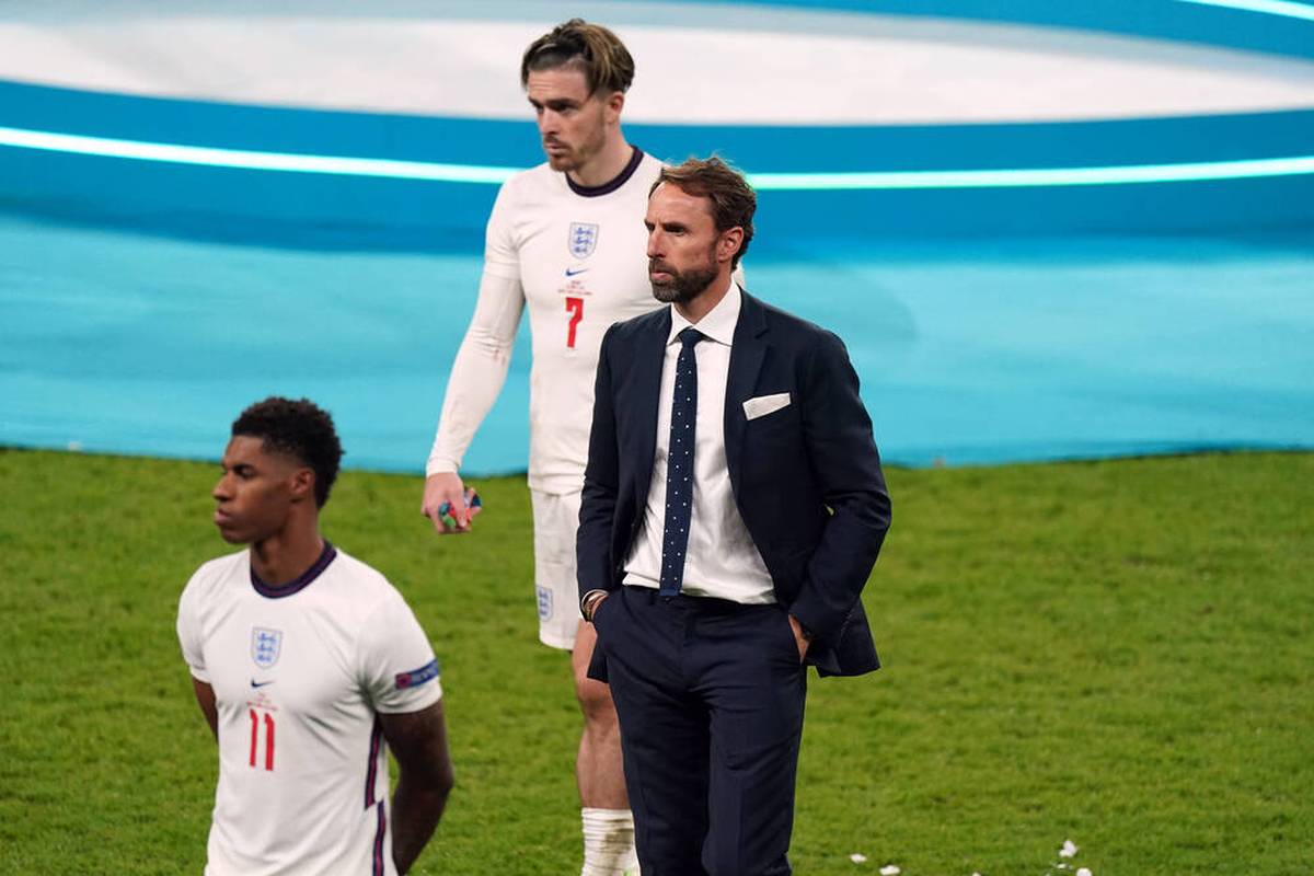 Die Runde im Snickers Fan Talks schaut gespannt das Elfmeterschießen zwischen Italien und England und kann die Auswahl der Schützen von Gareth Southgate nicht verstehen.