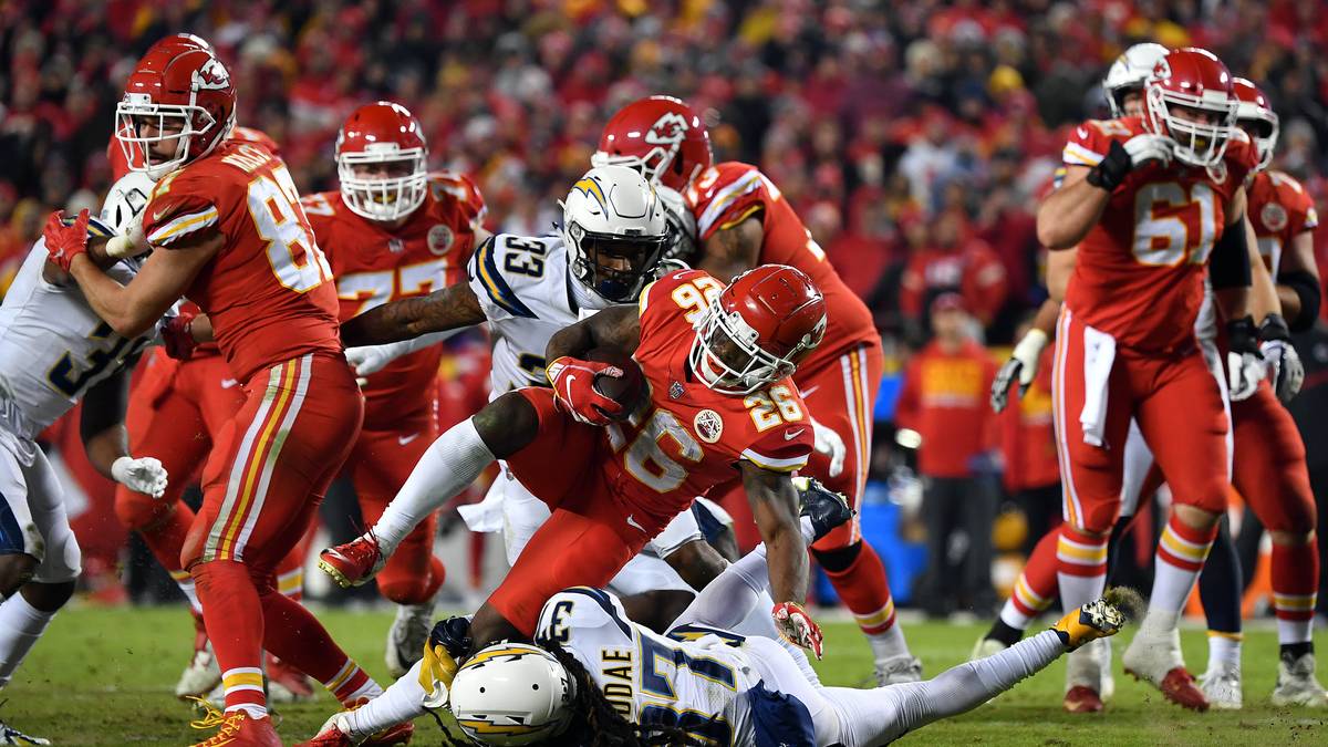 In der vergangenen Saison beendeten die Chargers die reguläre Saison in der AFC West mit einer Bilanz von 12:4 auf Rang zwei hinter den Kansas City Chiefs. Vor allem die Auswärtsbilanz von sieben Siegen und einer Niederlage konnte sich mehr als sehen lassen